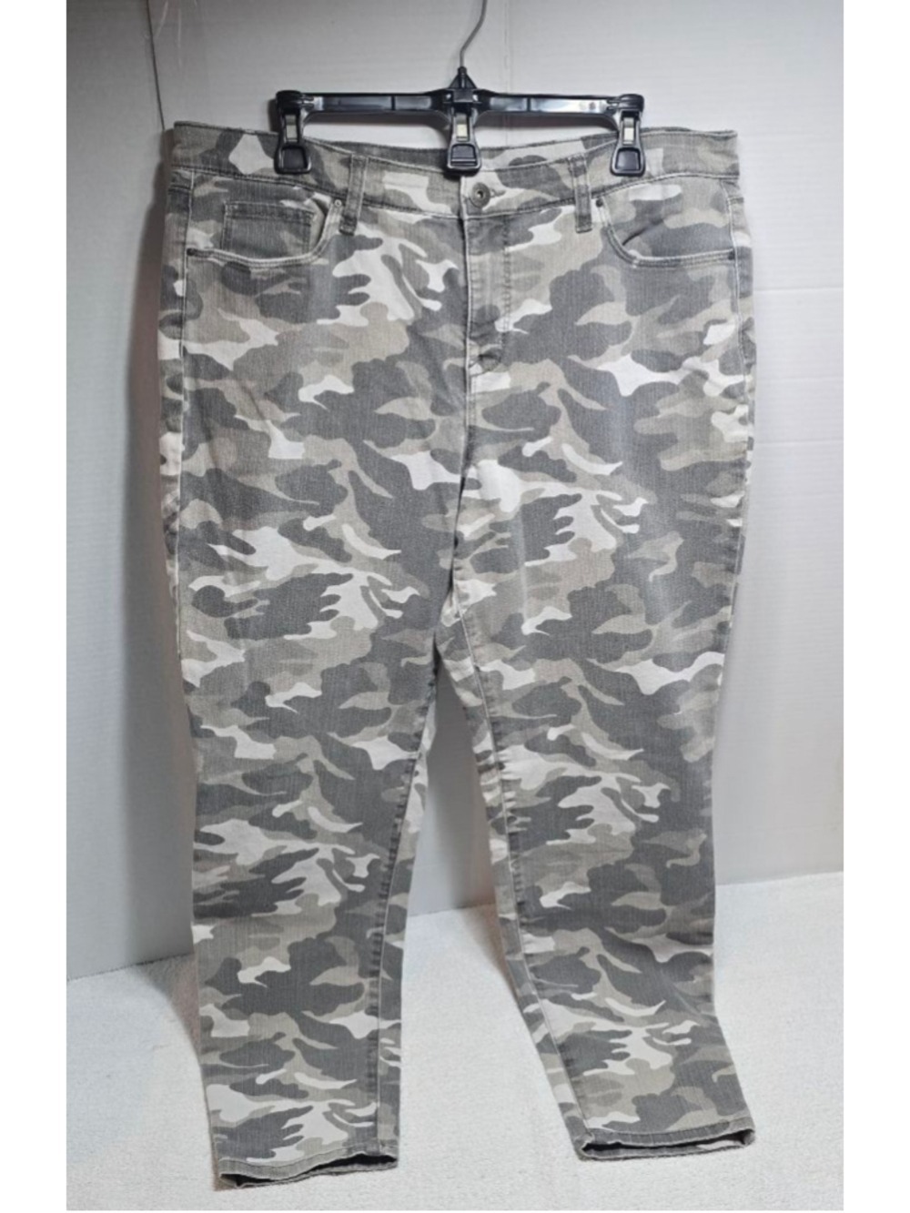 Women's Style & Co Plus 18W Curvy Skinny Camo Jeans Gray White